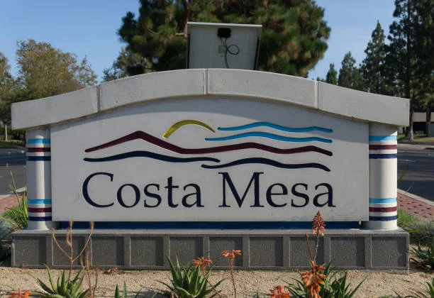 Homes in Costa Mesa